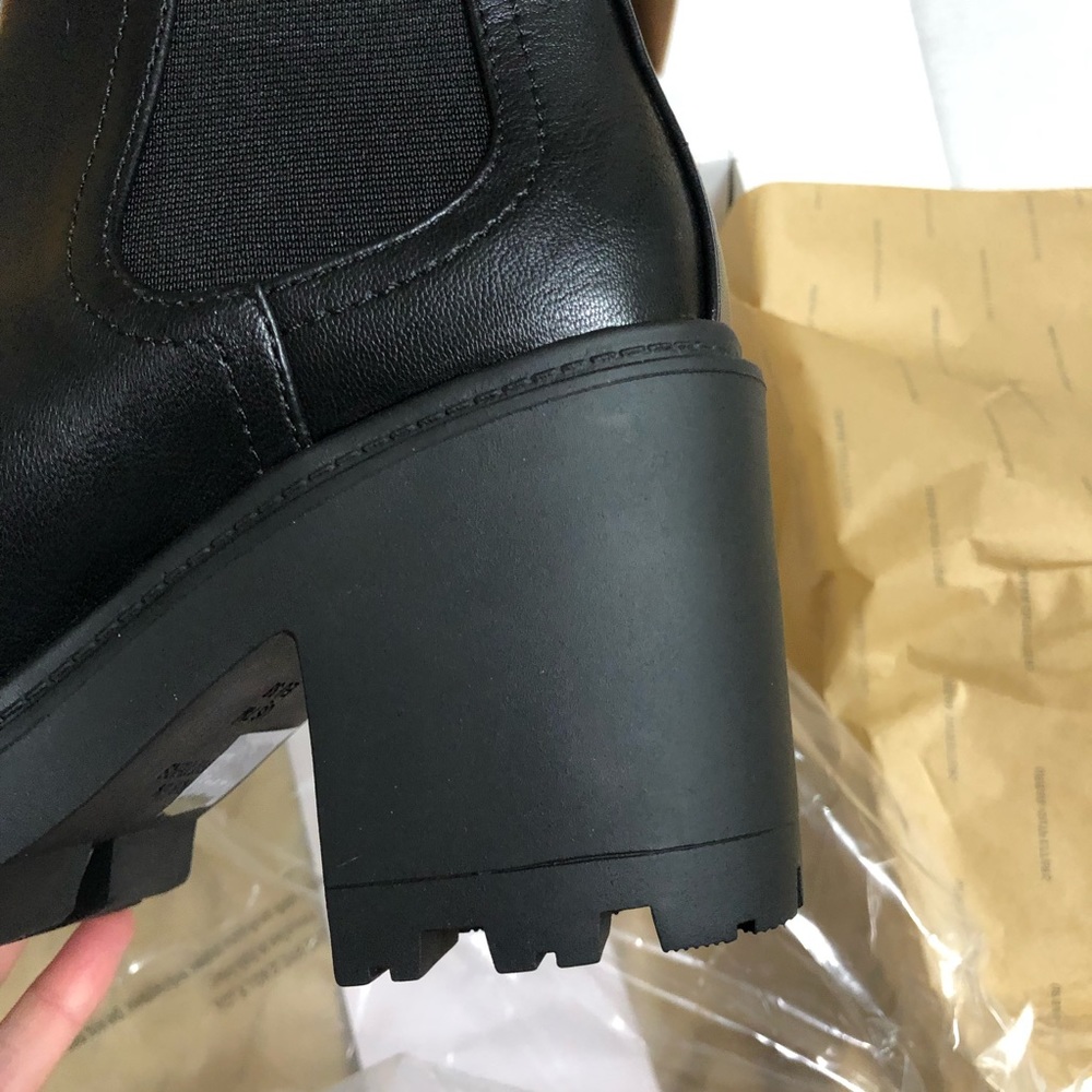 LAST ONE ⭐️ NWT Urban Outfitters Chloe Chelsea Timeless boot (7) - Picture 8 of 14